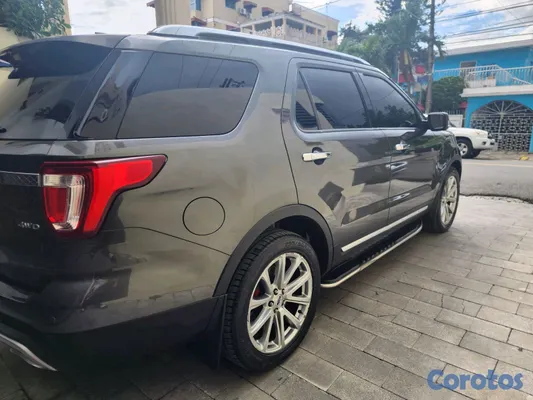 2017 Ford Explorer — foto 4 / 17