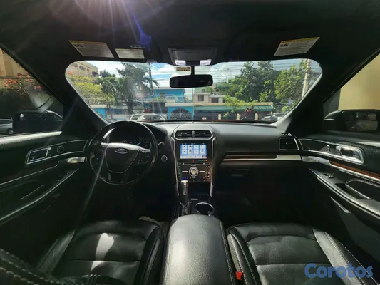 2017 Ford Explorer — foto 6 / 17