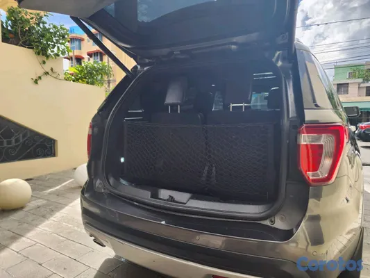 2017 Ford Explorer — foto 7 / 17