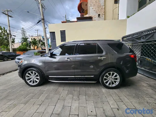 2017 Ford Explorer — foto 11 / 17