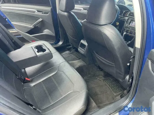 2016 Volkswagen Passat — foto 8 / 10