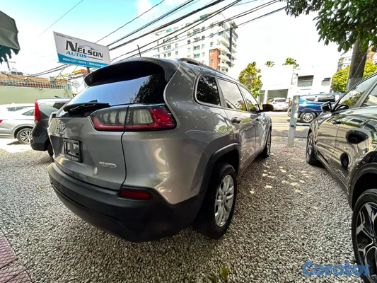 2020 Jeep Cherokee Latitude — foto 5 / 10