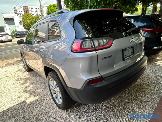 2020 Jeep Cherokee Latitude — foto 8 / 10