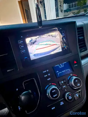 2017 Toyota Sienna — foto 6 / 9