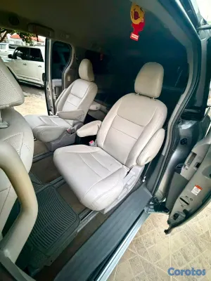 2017 Toyota Sienna — foto 9 / 9