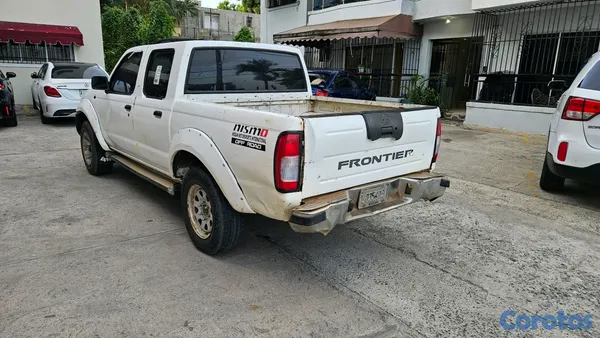 2003 Nissan Frontier — foto 5 / 8
