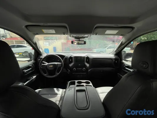 2022 Chevrolet Silverado — foto 2 / 9