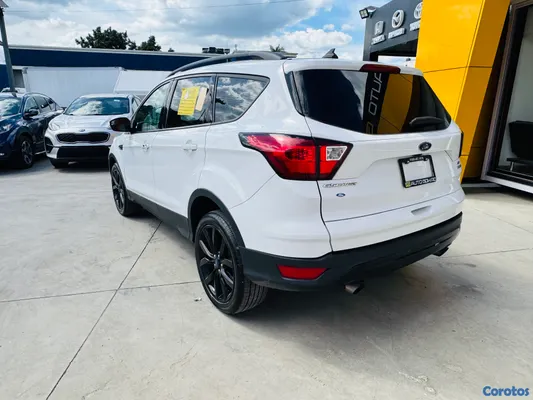 2019 Ford Escape — foto 4 / 10