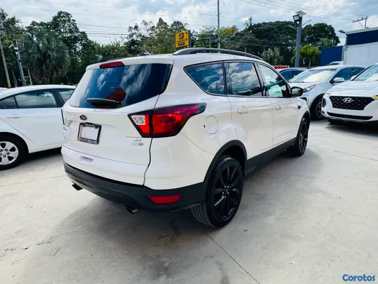2019 Ford Escape — foto 5 / 10