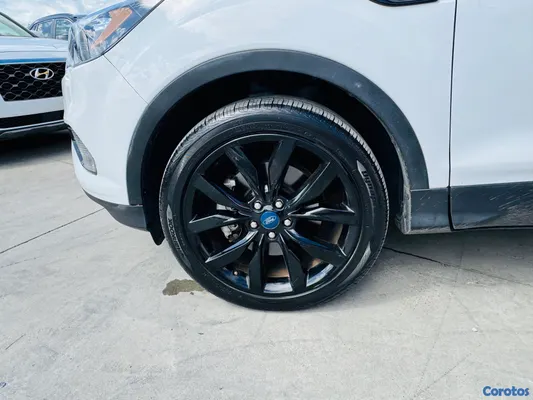 2019 Ford Escape — foto 7 / 10