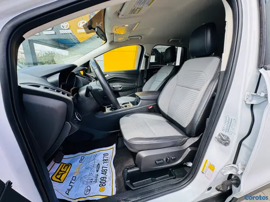 2019 Ford Escape — foto 8 / 10
