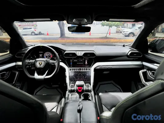 2019 Lamborghini Urus — foto 5 / 13
