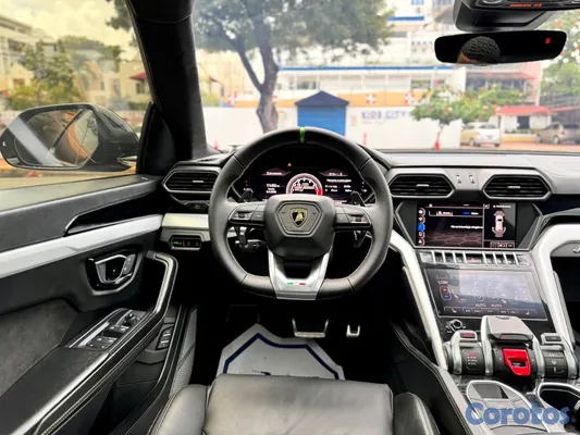 2019 Lamborghini Urus — foto 6 / 13