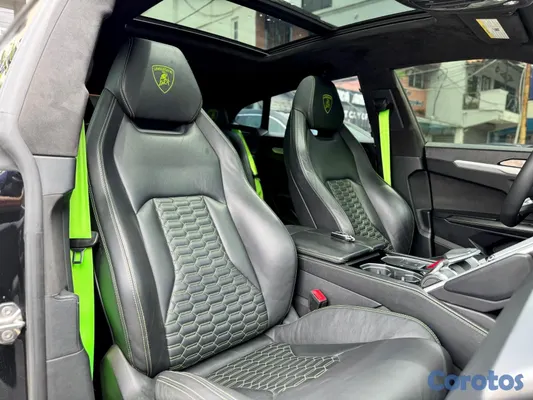 2019 Lamborghini Urus — foto 7 / 13