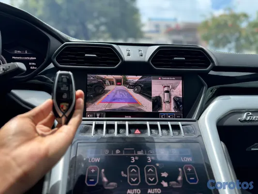 2019 Lamborghini Urus — foto 8 / 13