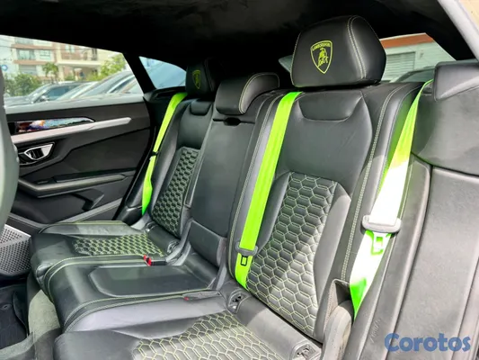 2019 Lamborghini Urus — foto 9 / 13