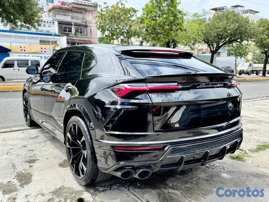 2019 Lamborghini Urus — foto 10 / 13