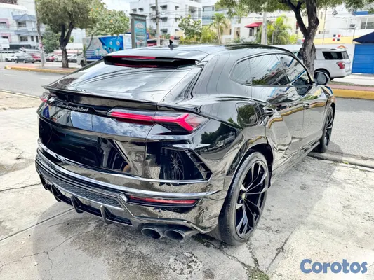 2019 Lamborghini Urus — foto 12 / 13