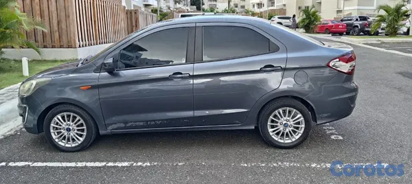 2019 Ford Figo — foto 6 / 16
