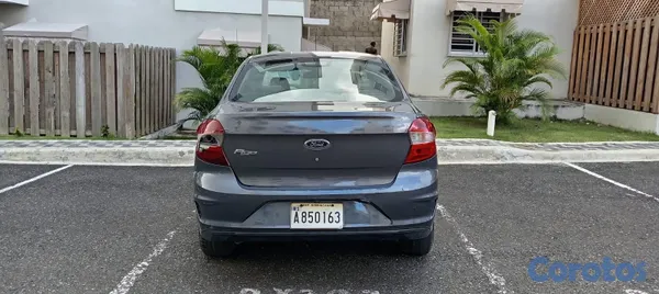 2019 Ford Figo — foto 12 / 16