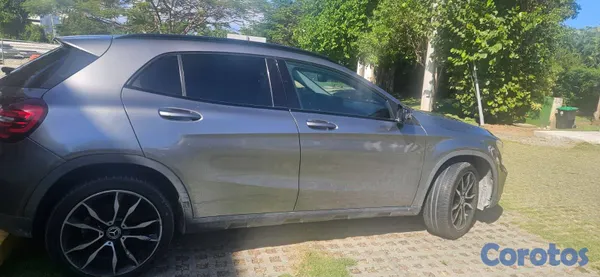 2019 Mercedes Clase GLA — foto 13 / 16