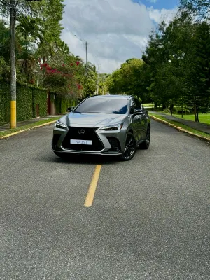2023 Lexus UX — foto 3 / 8