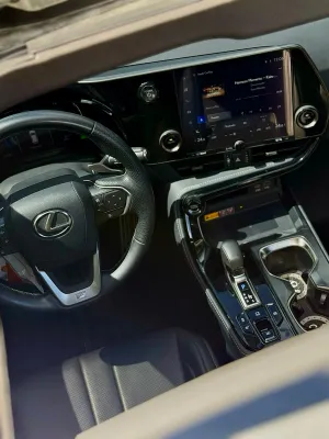2023 Lexus UX — foto 7 / 8