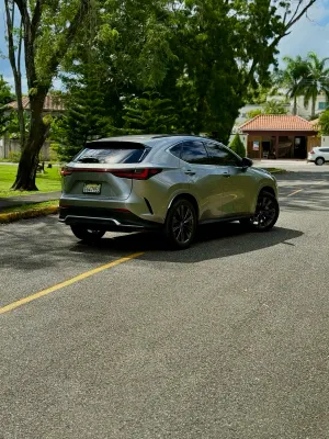 2023 Lexus UX — foto 8 / 8