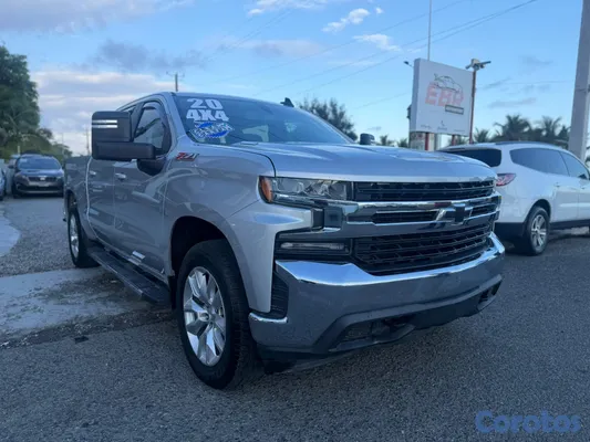 2020 Chevrolet Silverado — foto 2 / 8