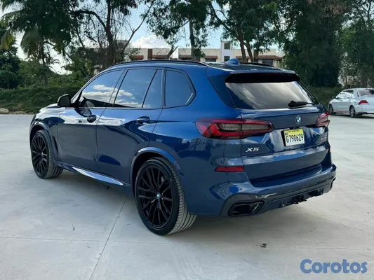 2020 BMW Serie X — foto 2 / 10