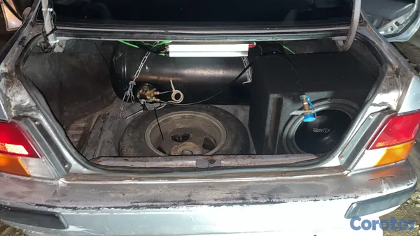 2000 Toyota Starlet — foto 16 / 20