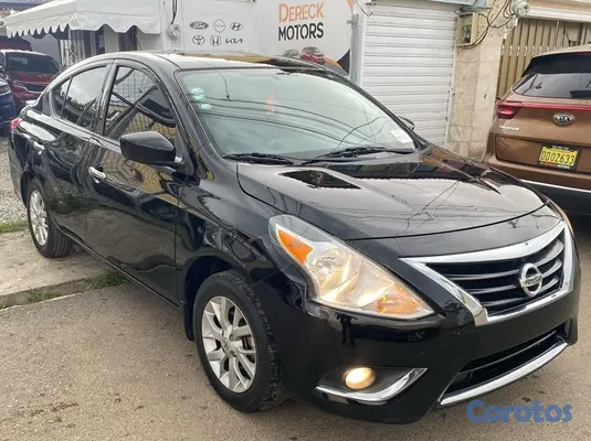2017 Nissan Versa — foto 2 / 10