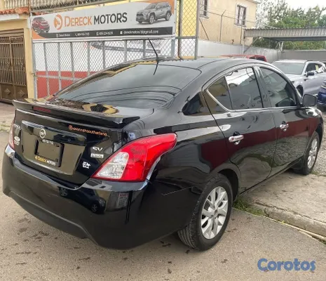 2017 Nissan Versa — foto 4 / 10