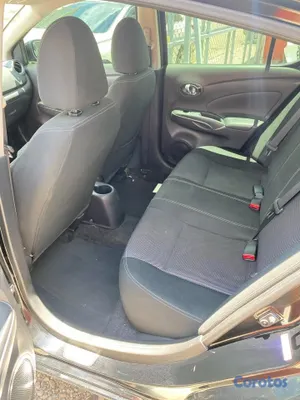 2017 Nissan Versa — foto 7 / 10