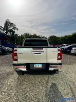 2022 Toyota Hilux — foto 10 / 11