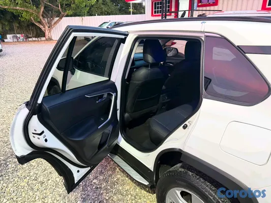 2020 Toyota Rav-4 — foto 7 / 9