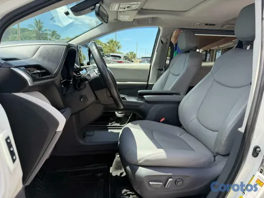 2021 Toyota Sienna — foto 2 / 10