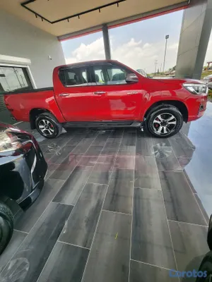 2020 Toyota Hilux — foto 2 / 7