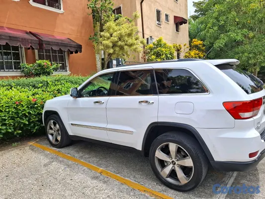 2013 Jeep Grand Cherokee — foto 4 / 17