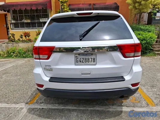 2013 Jeep Grand Cherokee — foto 5 / 17