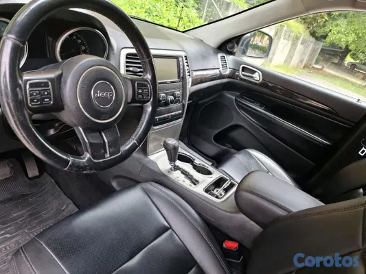 2013 Jeep Grand Cherokee — foto 9 / 17