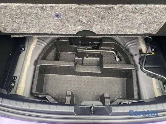 2019 Toyota Vitz — foto 3 / 10