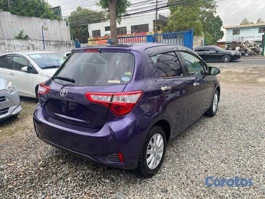 2019 Toyota Vitz — foto 5 / 10