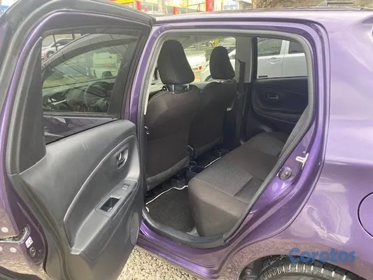 2019 Toyota Vitz — foto 6 / 10