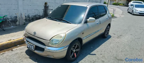 2001 Toyota Duet — foto 2 / 11