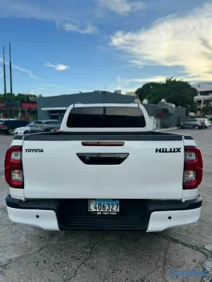 2020 Toyota Hilux — foto 8 / 10