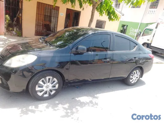 2014 Nissan Versa — foto 4 / 7