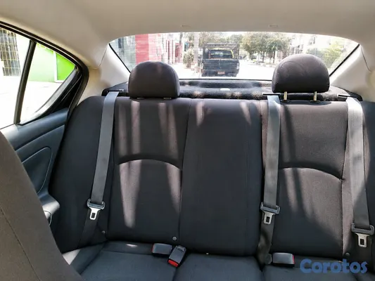 2014 Nissan Versa — foto 5 / 7