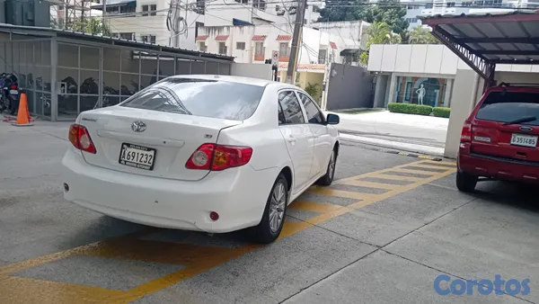 2010 Toyota Corolla — foto 4 / 5