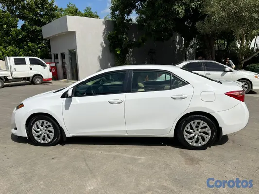 2018 Toyota Corolla — foto 4 / 15
